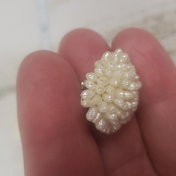 Vintage seed pearl hand strung pierced earrings - Picture 5 of 5